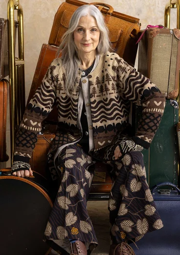 Gemusterte Strickjacke „Luleälven“ aus Lammwolle/Recycling-Wollgemisch - röstkaffee