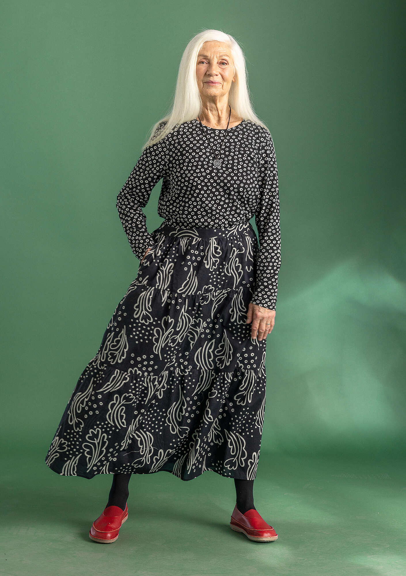 “Irma” woven organic cotton ruffle skirt black thumbnail