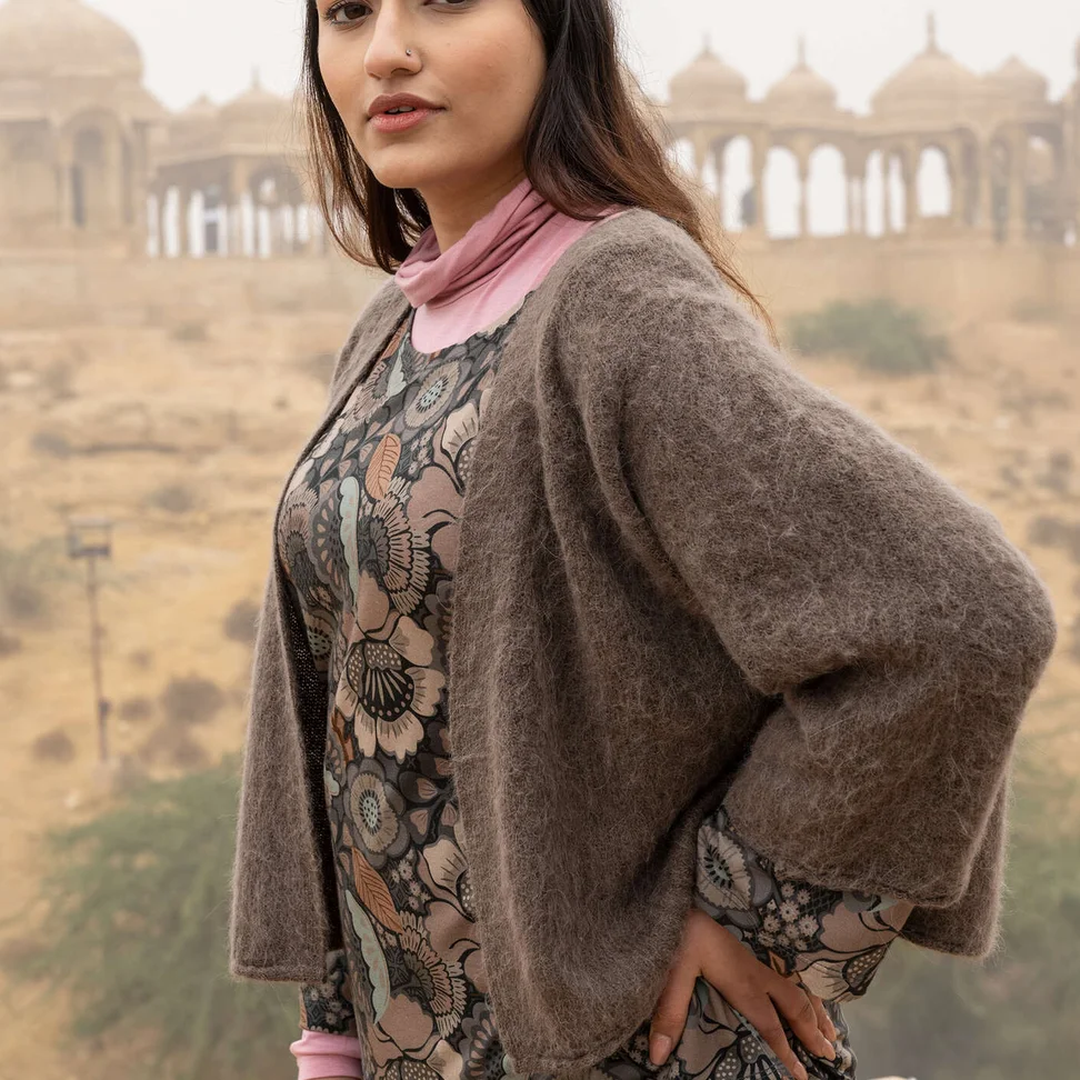 Strickjacke „Sora“ aus Alpakawollgemisch - hellkartoffel-melange