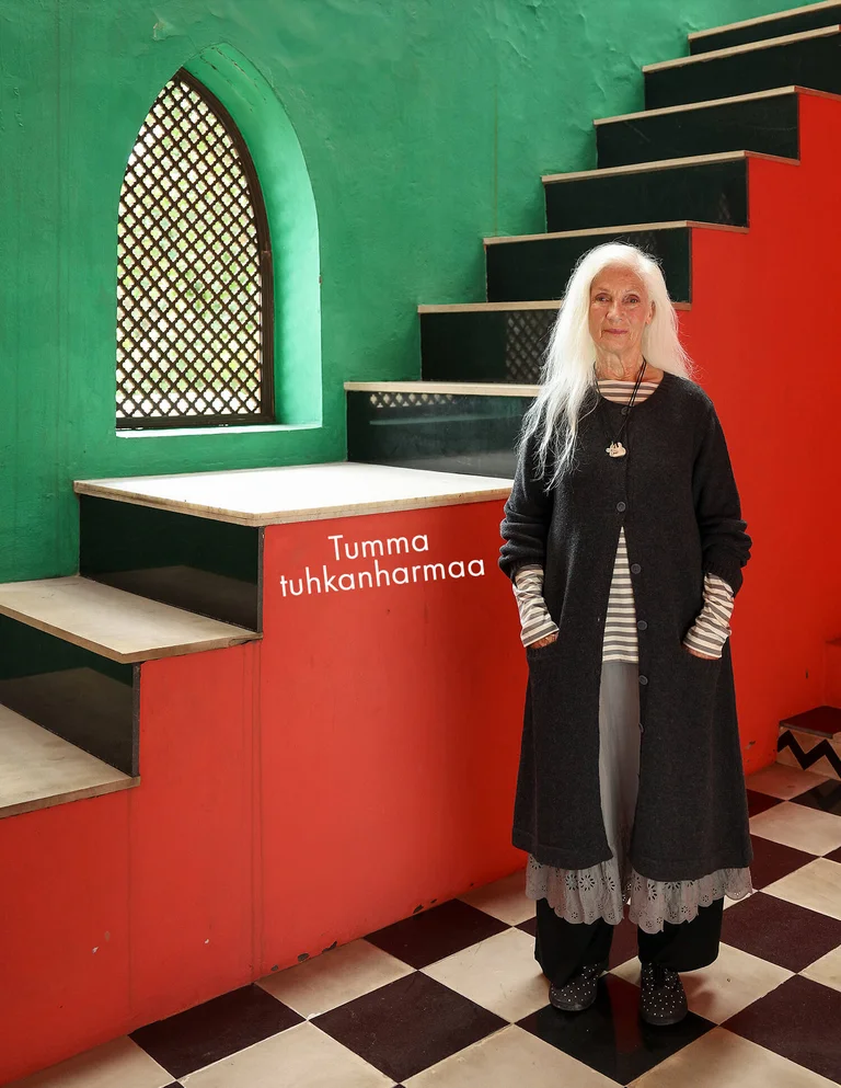 A woman wearing a dark gray cardigan from Gudrun Sjödén.