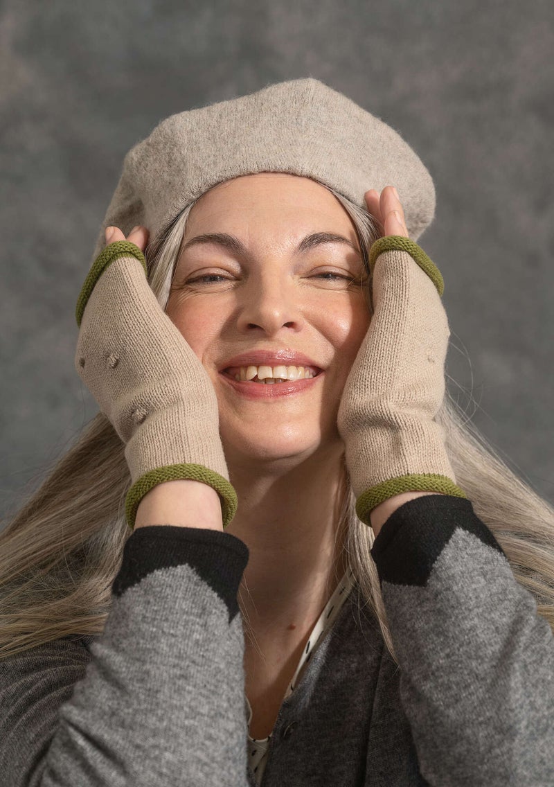 Knit beret in felted organic wool dark nature melange
