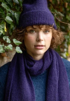 Strickmütze aus flauschigem Alpakawollgemisch - brombeere