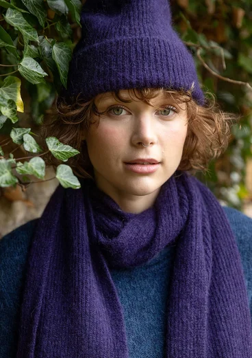 Strickmütze aus flauschigem Alpakawollgemisch - brombeere