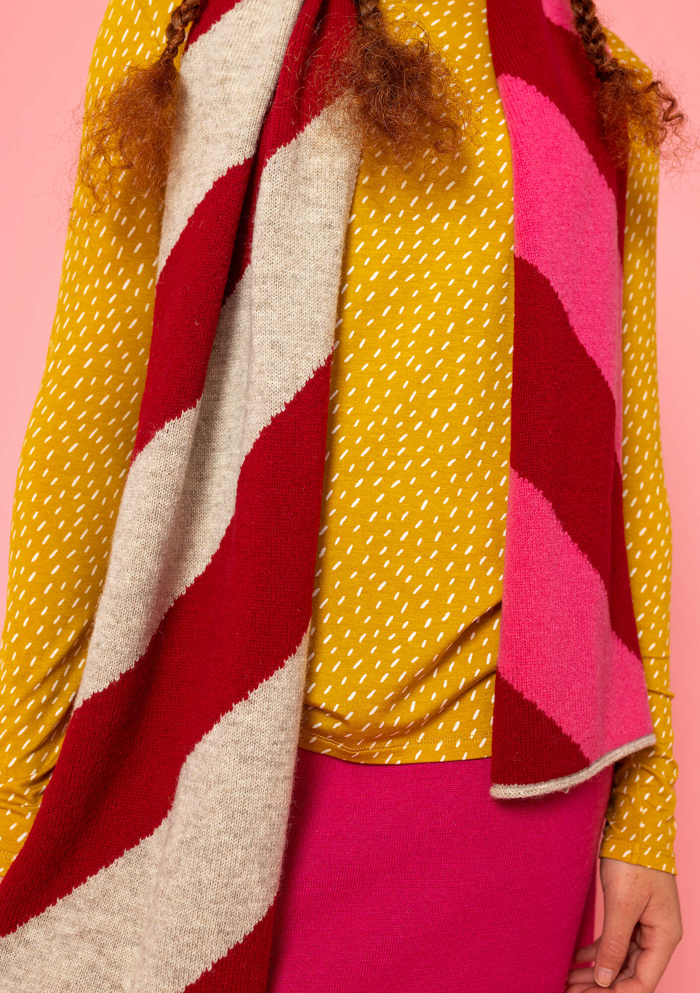 Intarsia wool scarf cranberry/flox