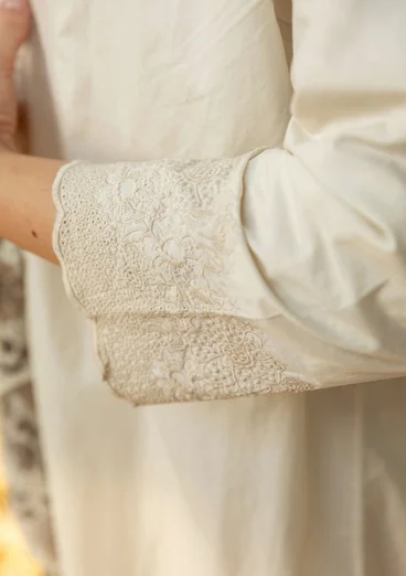 “Amisha” embroidered dress in a woven blend of organic cotton and linen - feather