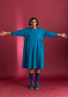 Vævet kjole "Hedda" i økologisk bomuld - ljus0SP0petrol