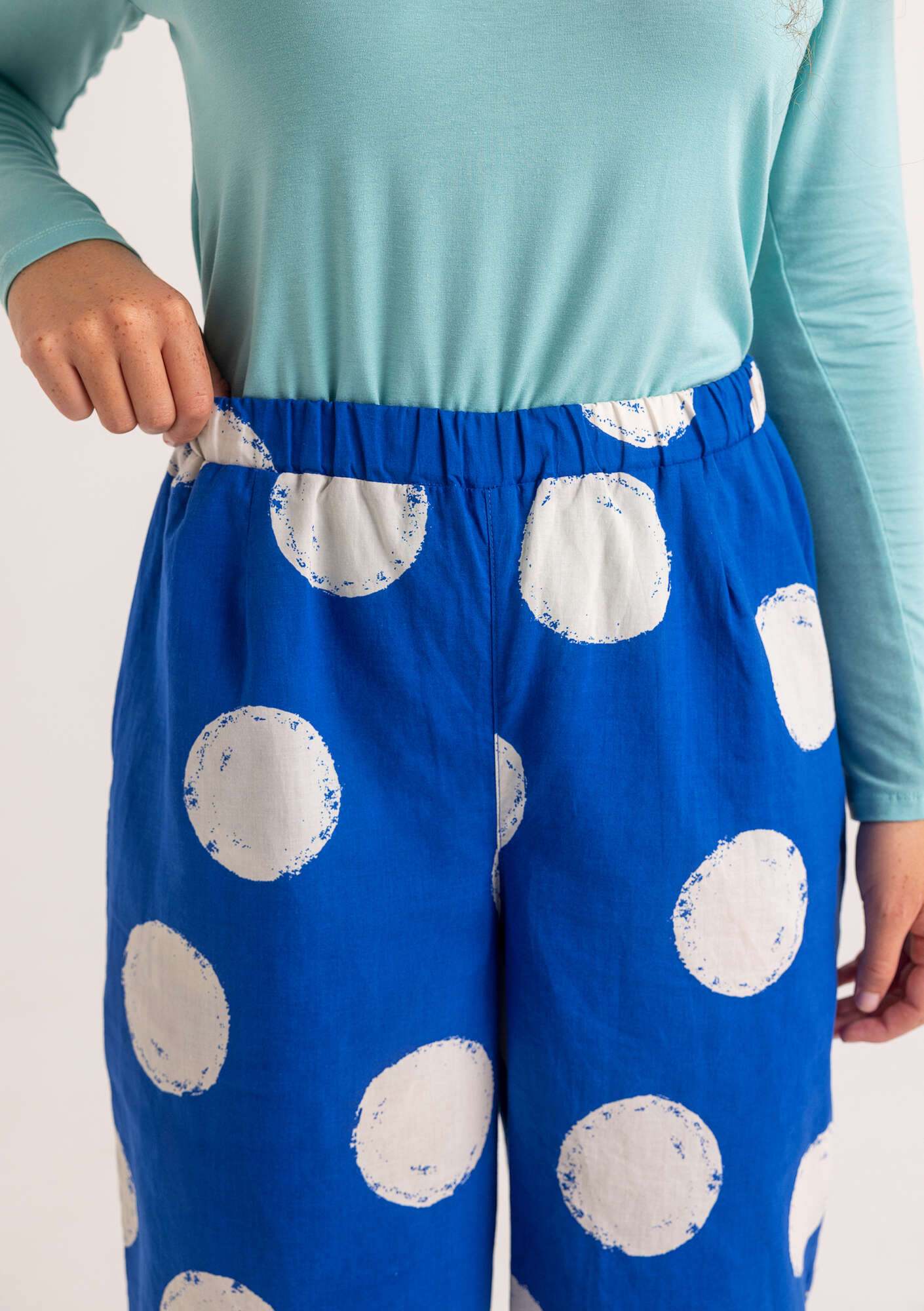  “Palette” woven organic cotton trousers sapphire blue/patterned