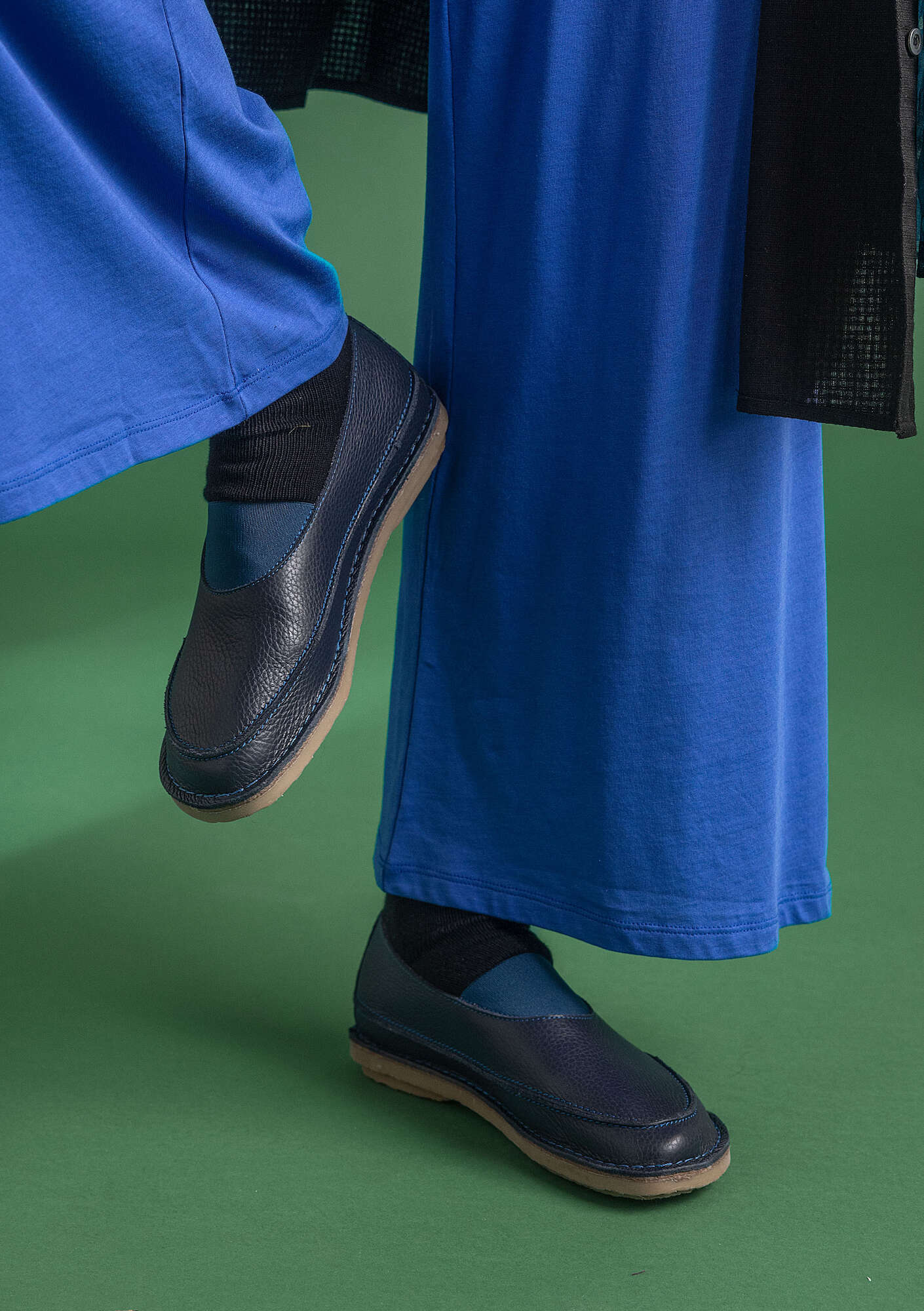 “Irma” nappa shoes with elastic strap indigo thumbnail