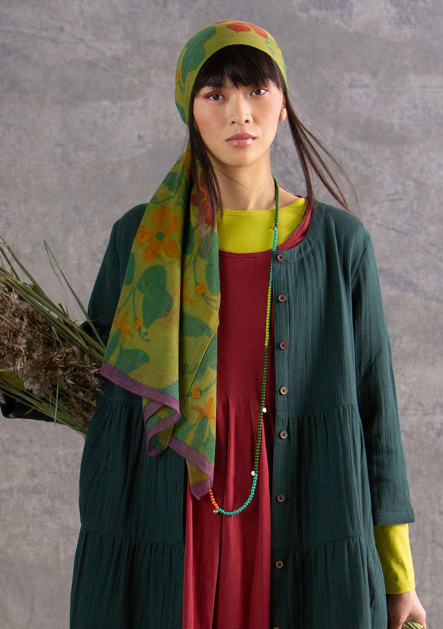 “Kurbits” wool shawl meadow green thumbnail