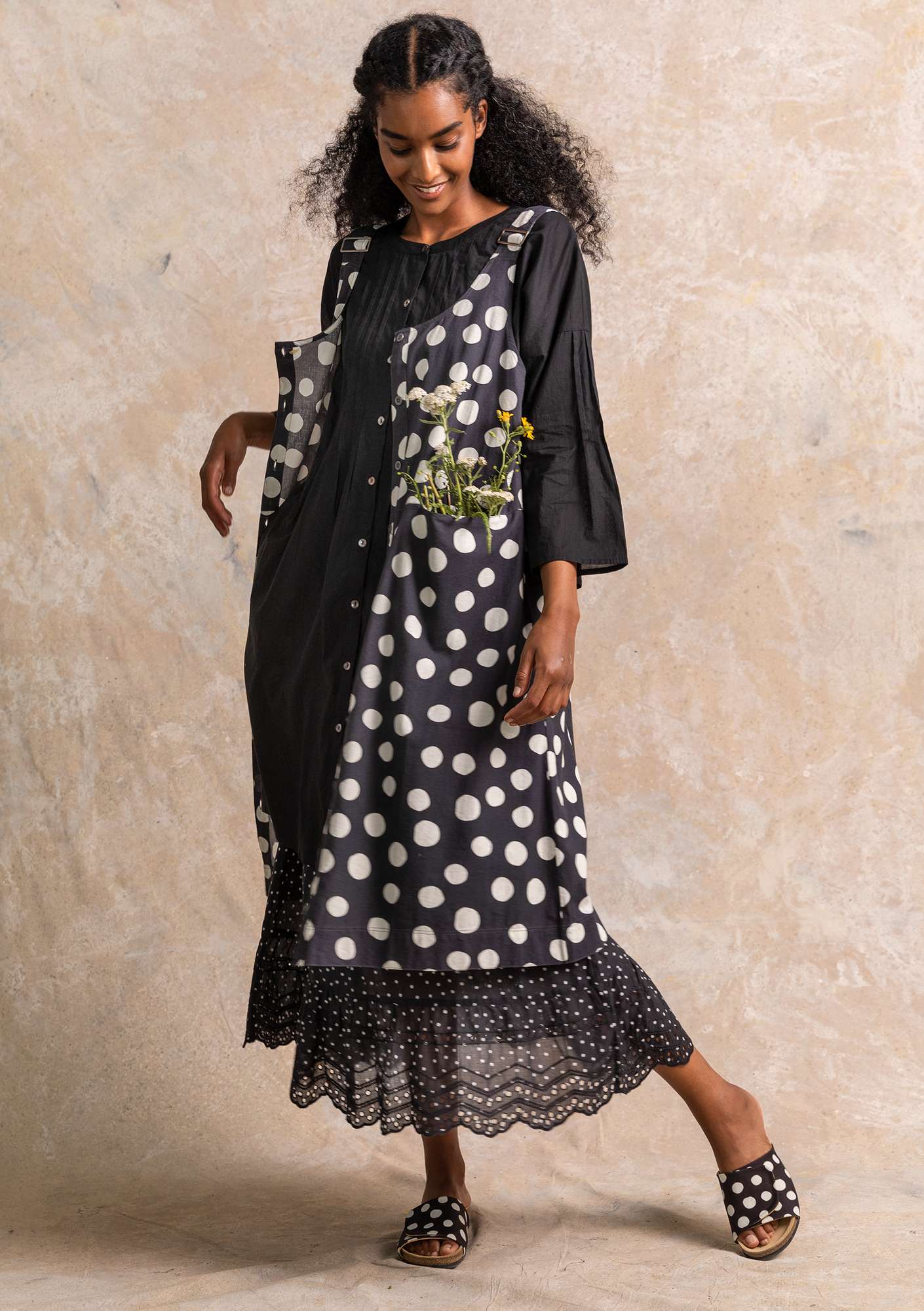 Balalaika-Kleid „Amber“ aus Öko-Baumwolle/Leinen schwarz-gemustert