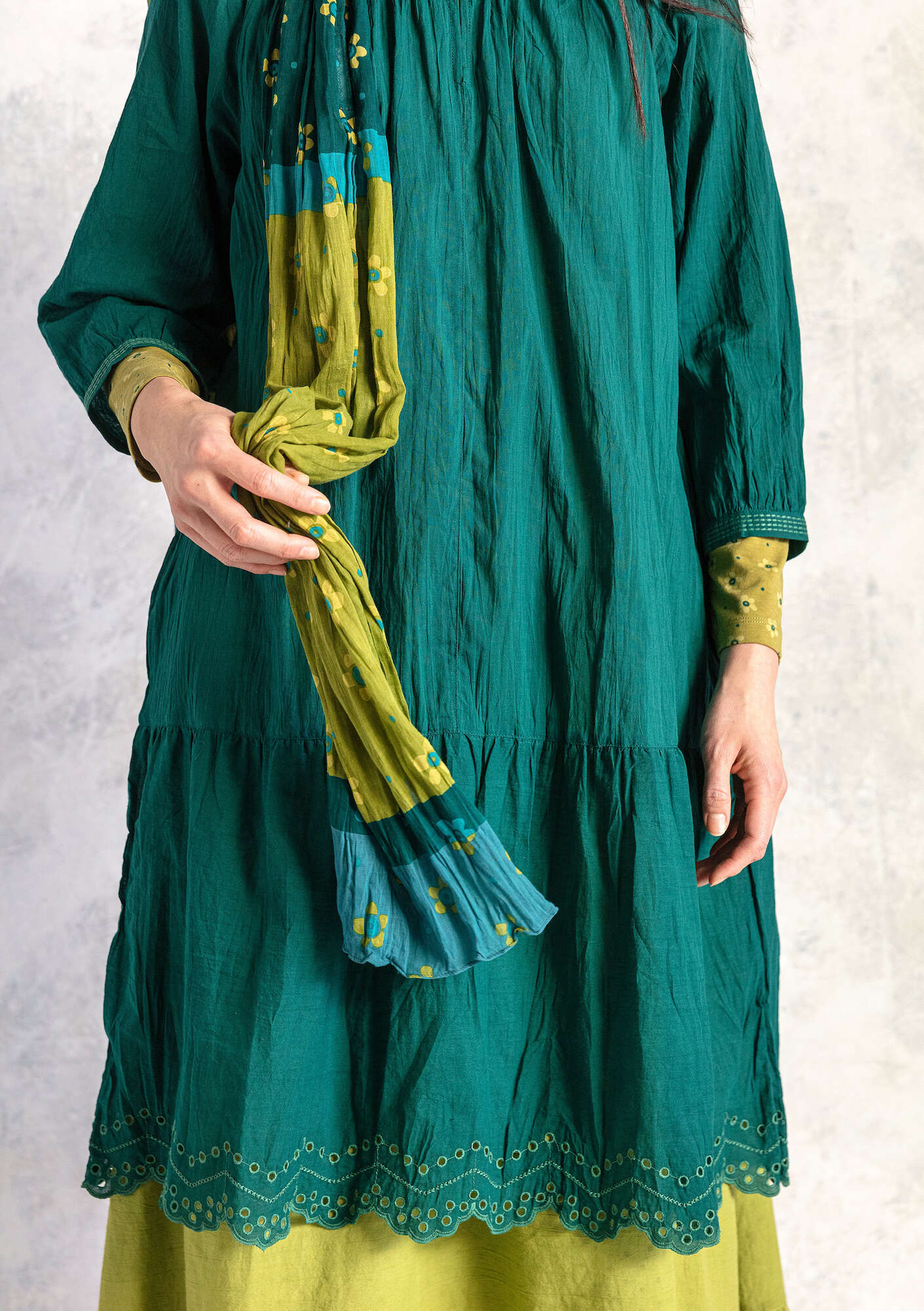 Woven dress in organic cotton bottle green thumbnail