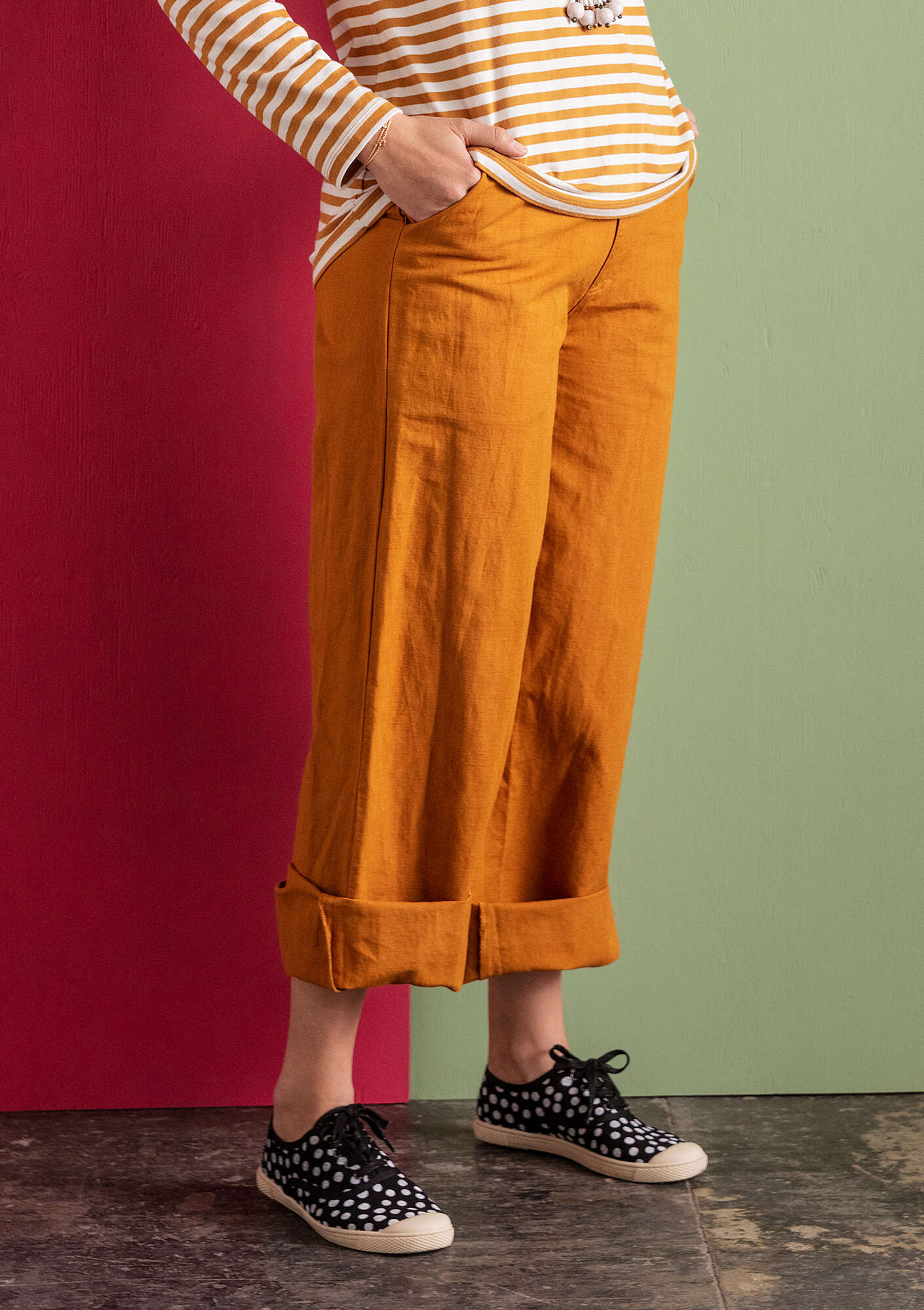 Trousers in a woven cotton/linen blend mustard