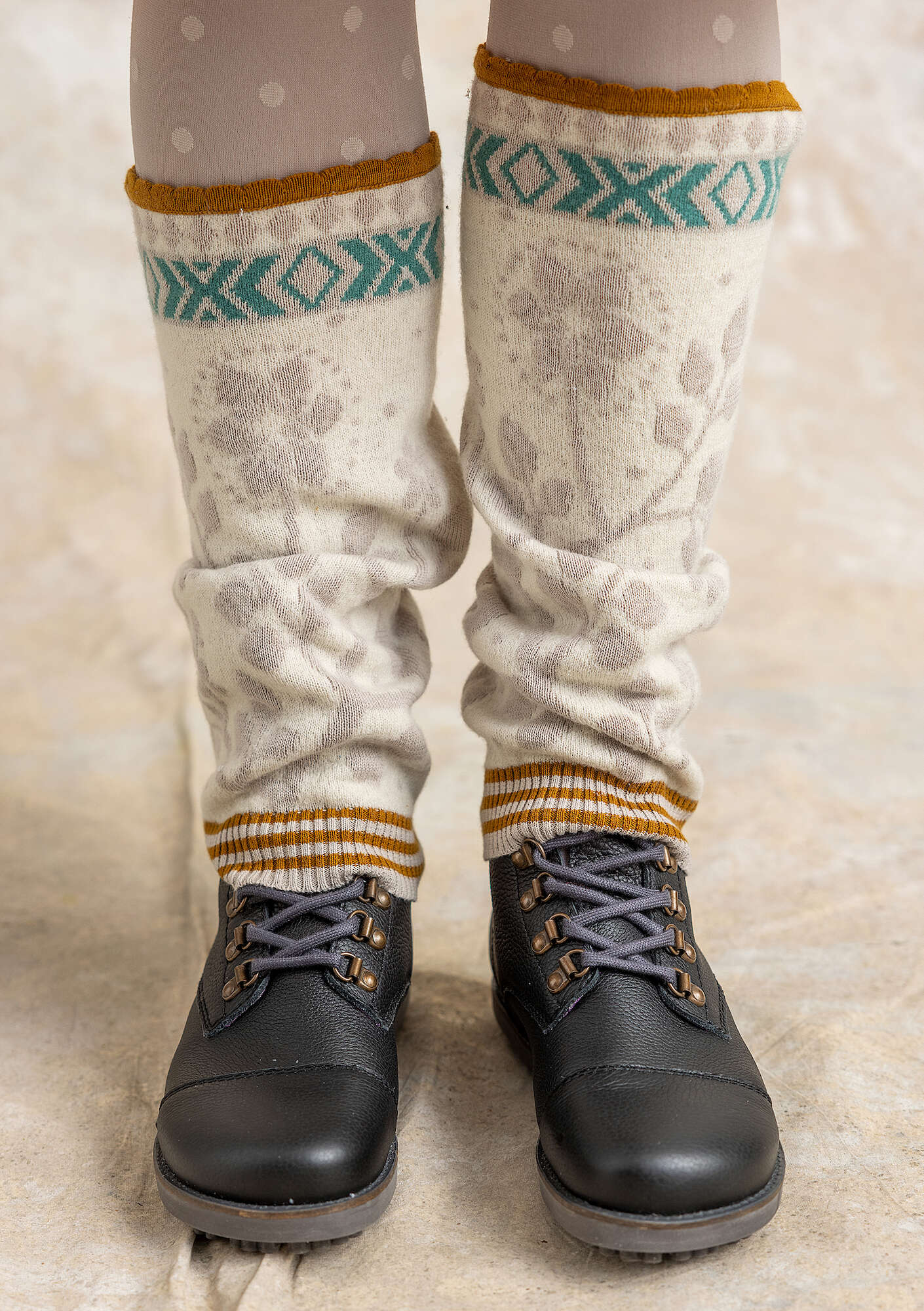 “Rimfrost” leg warmers in wool/organic and recycled cotton nature