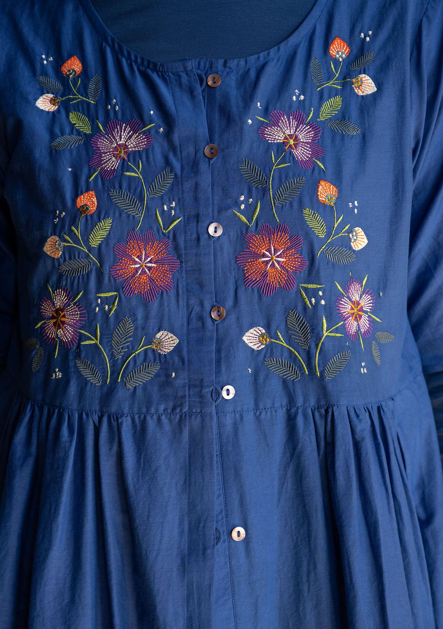 Vævet kjole  Margrethe  i økologisk bomuld/silke kleinblå thumbnail