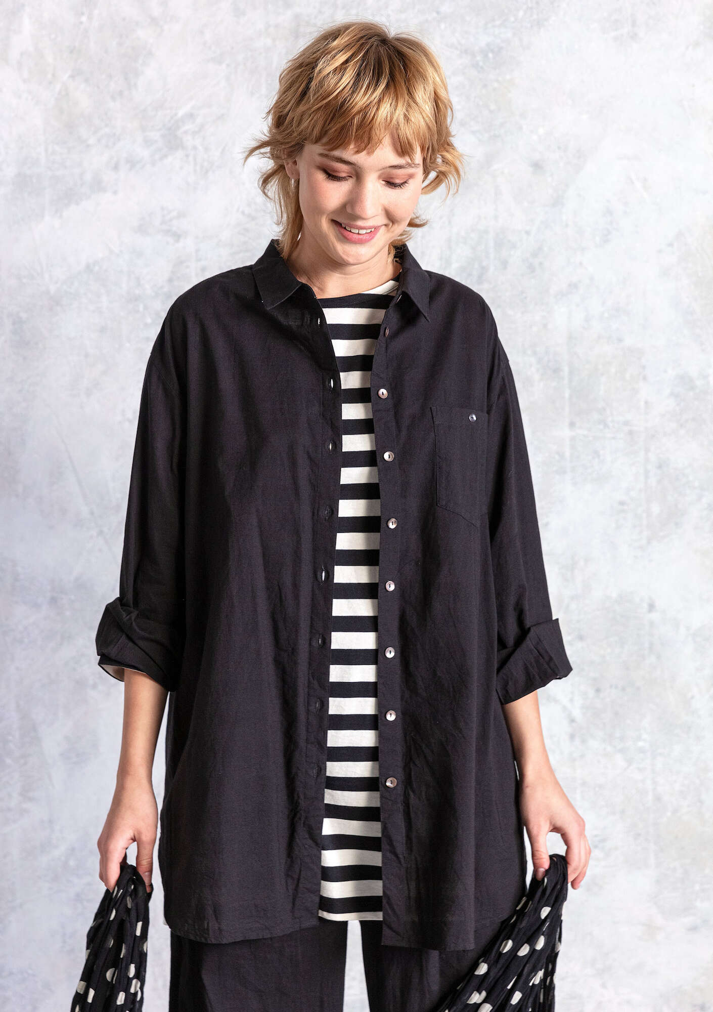 “Hi” woven shirt in organic cotton black