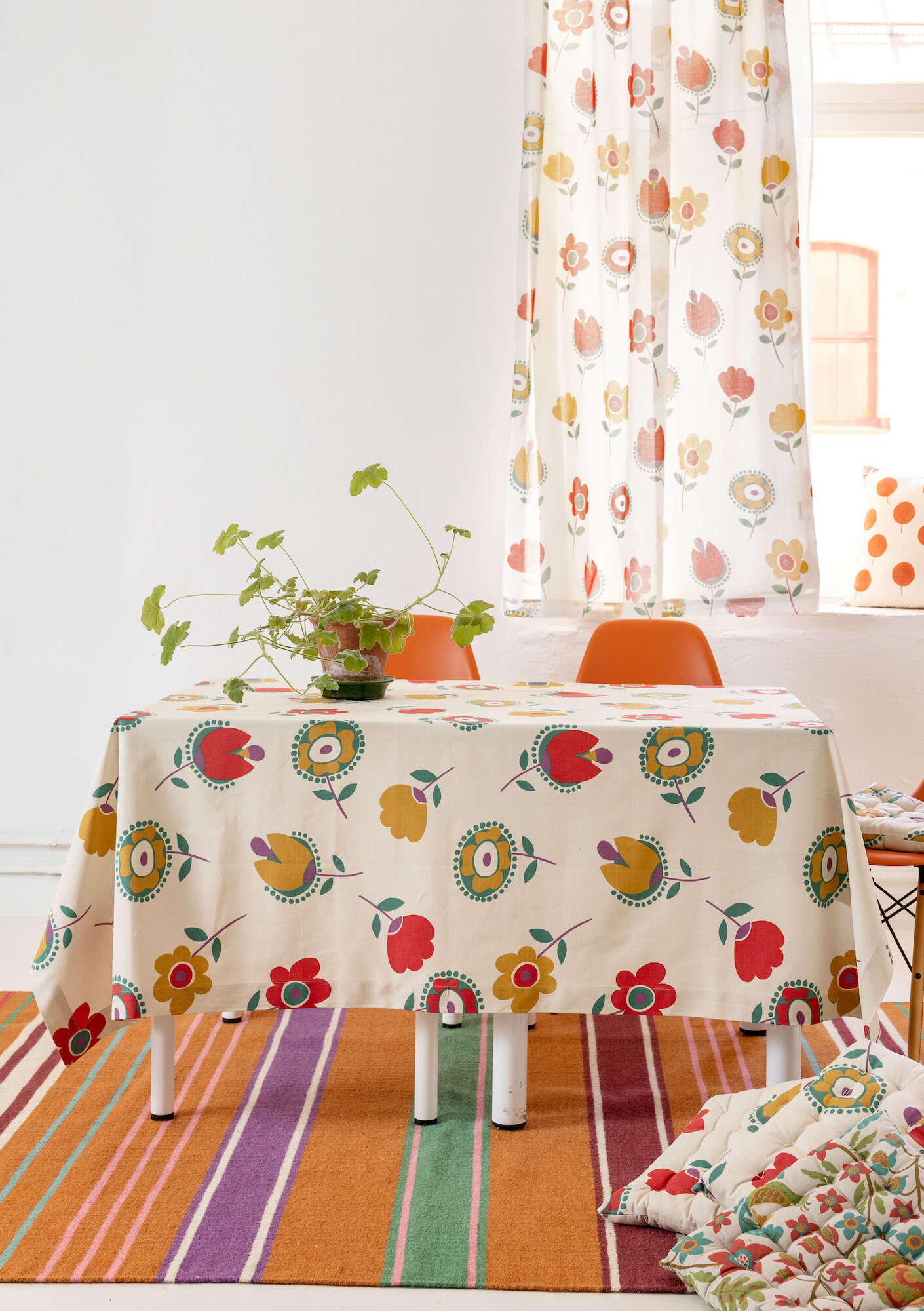 Tulipanaros tablecloth