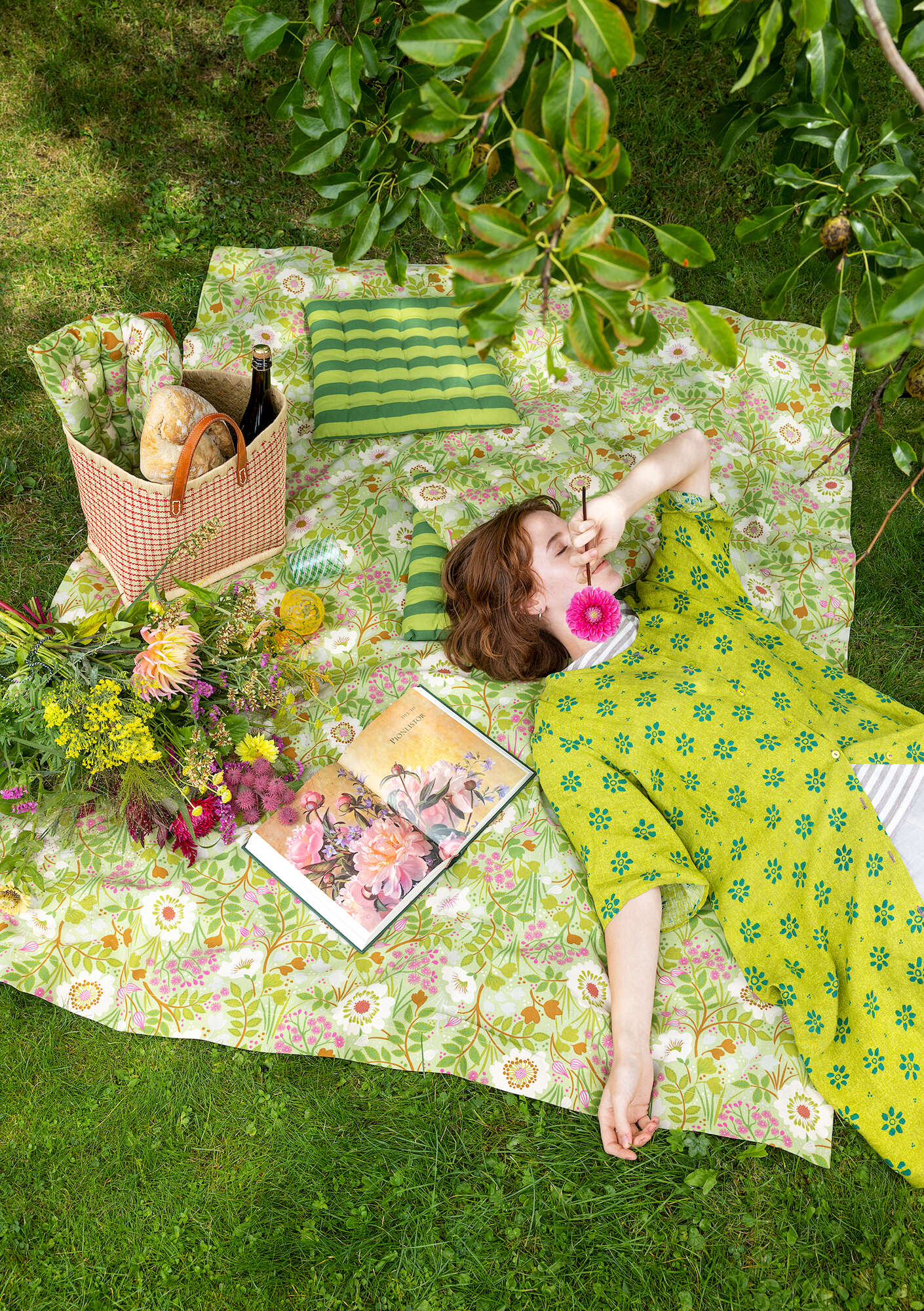 “Primavera” organic cotton tablecloth apple green thumbnail