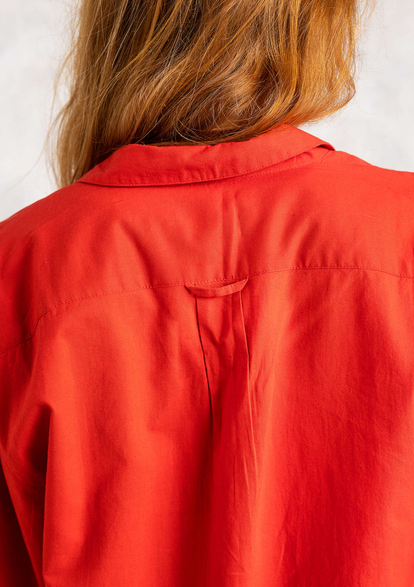 Oversized “Hi” woven shirt in organic cotton parrot red thumbnail