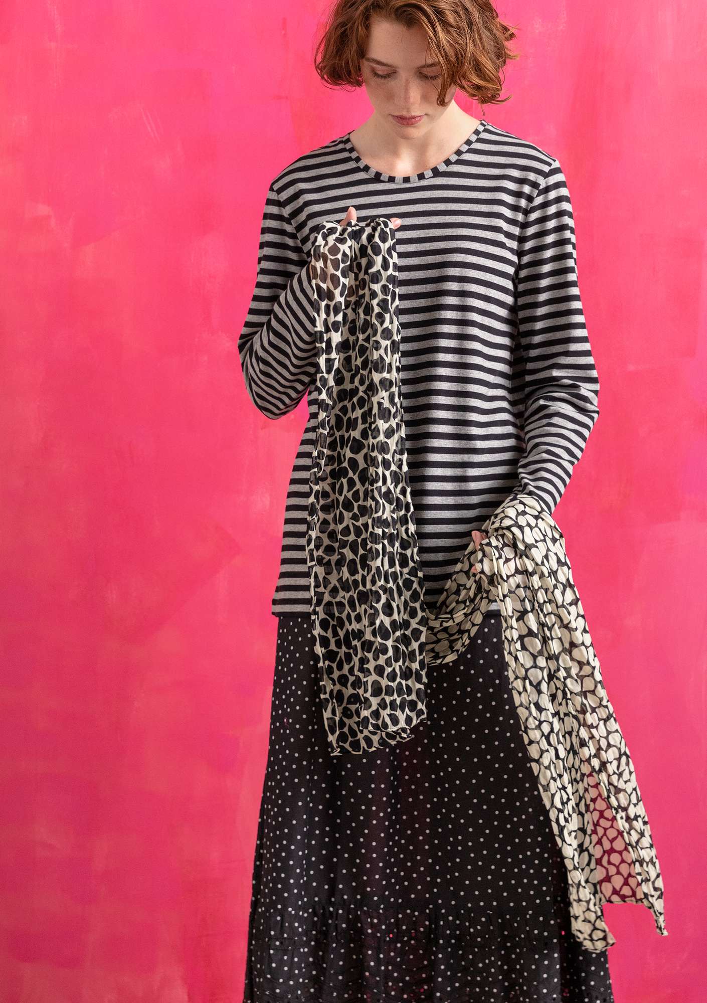 “Serafina  organic cotton shawl black/patterned thumbnail