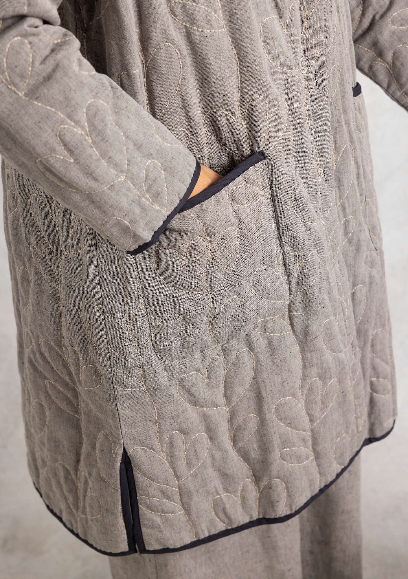 “Idun” organic cotton/linen quilted coat iron grey thumbnail