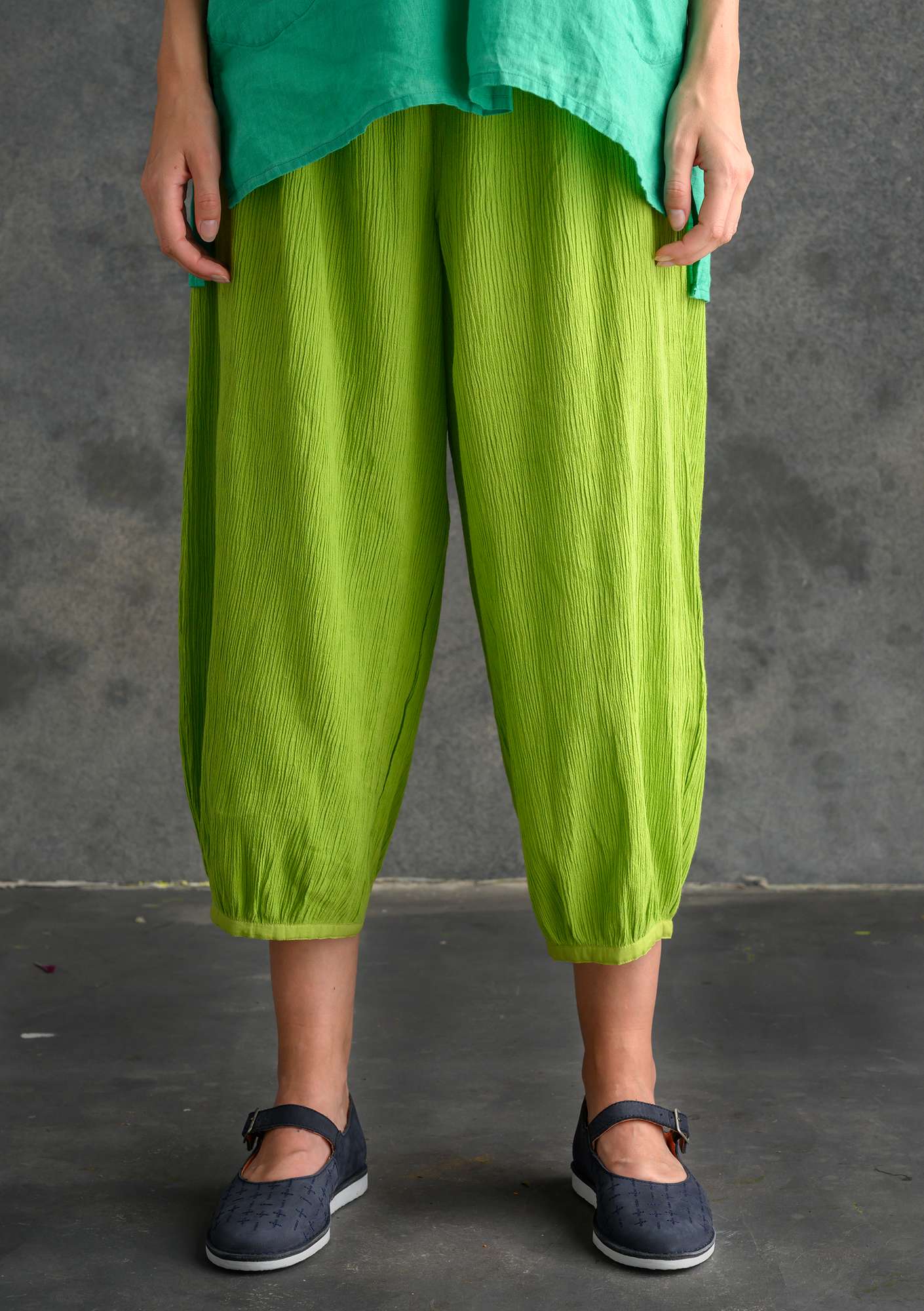 Bukse i økobomull/lin tropisk grønn thumbnail