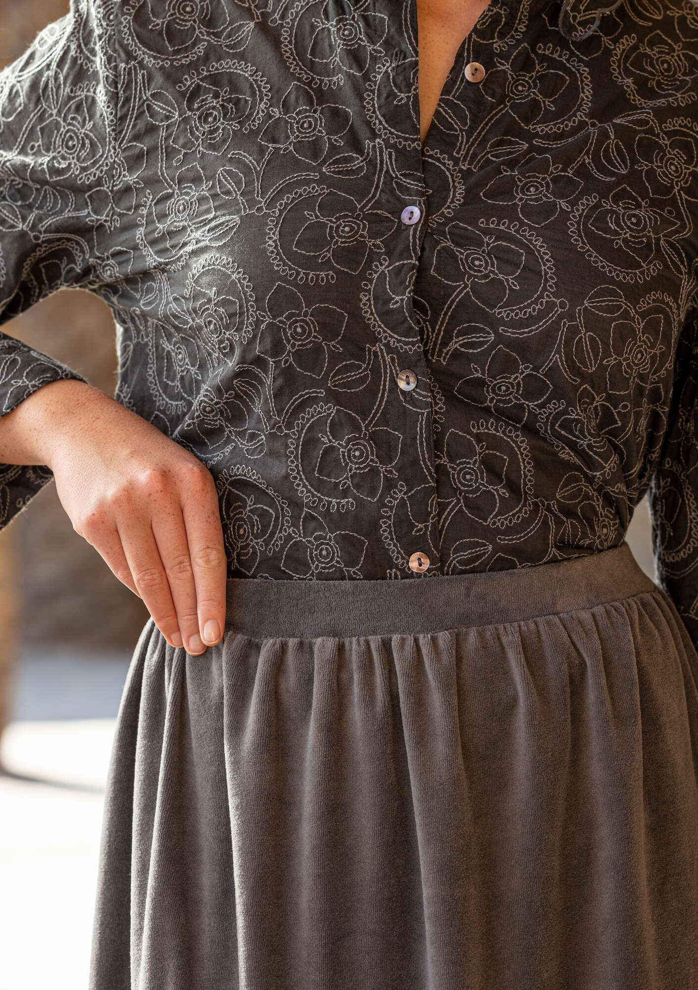 “Zari” organic cotton/recycled polyester velour skirt ash grey
