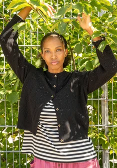 “Karamell” cardigan in lambswool/nylon - black