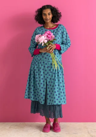 Robe tissée ”Tindra” en coton biologique - bleu canard/motif