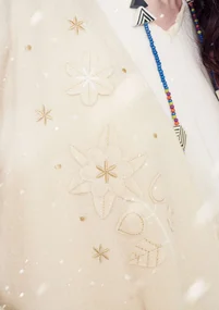 Gilet long "Rimfrost" en laine feutrée - lait d'amande