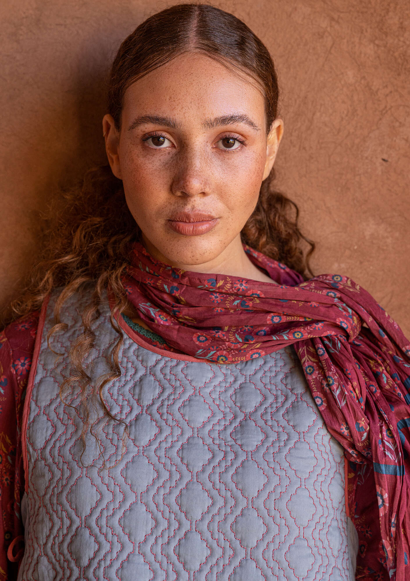 “Noor” quilted vest in organic cotton brick thumbnail