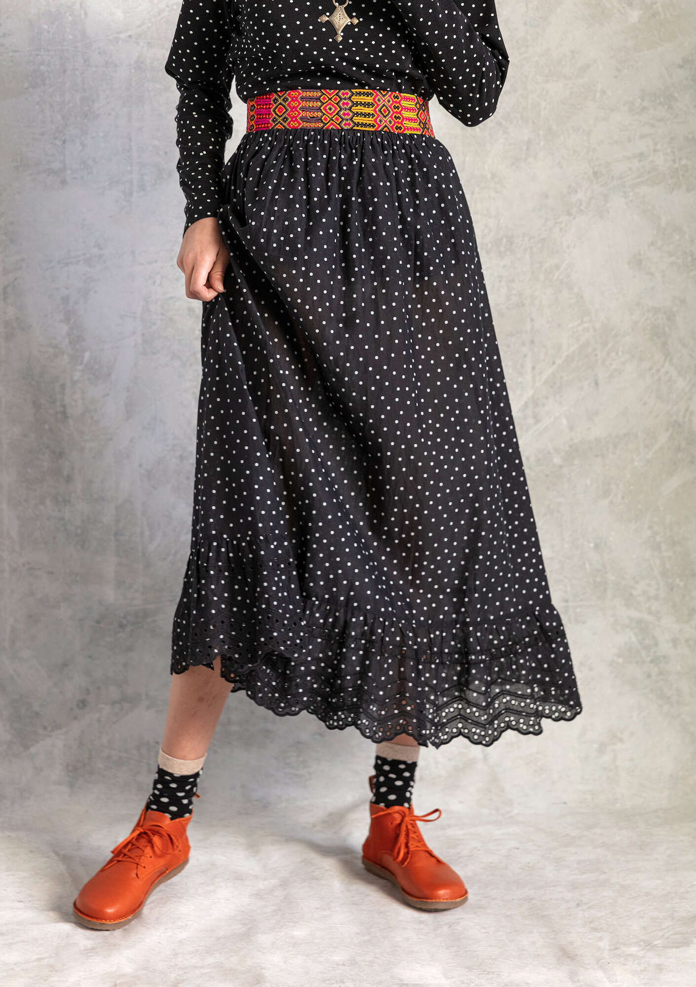 “Pytte” slip in woven organic cotton black/patterned