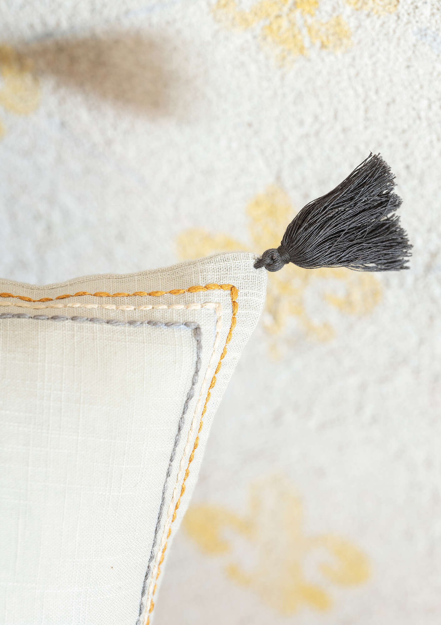 Block-printed “Tulsi” cushion cover in organic cotton ash gray thumbnail