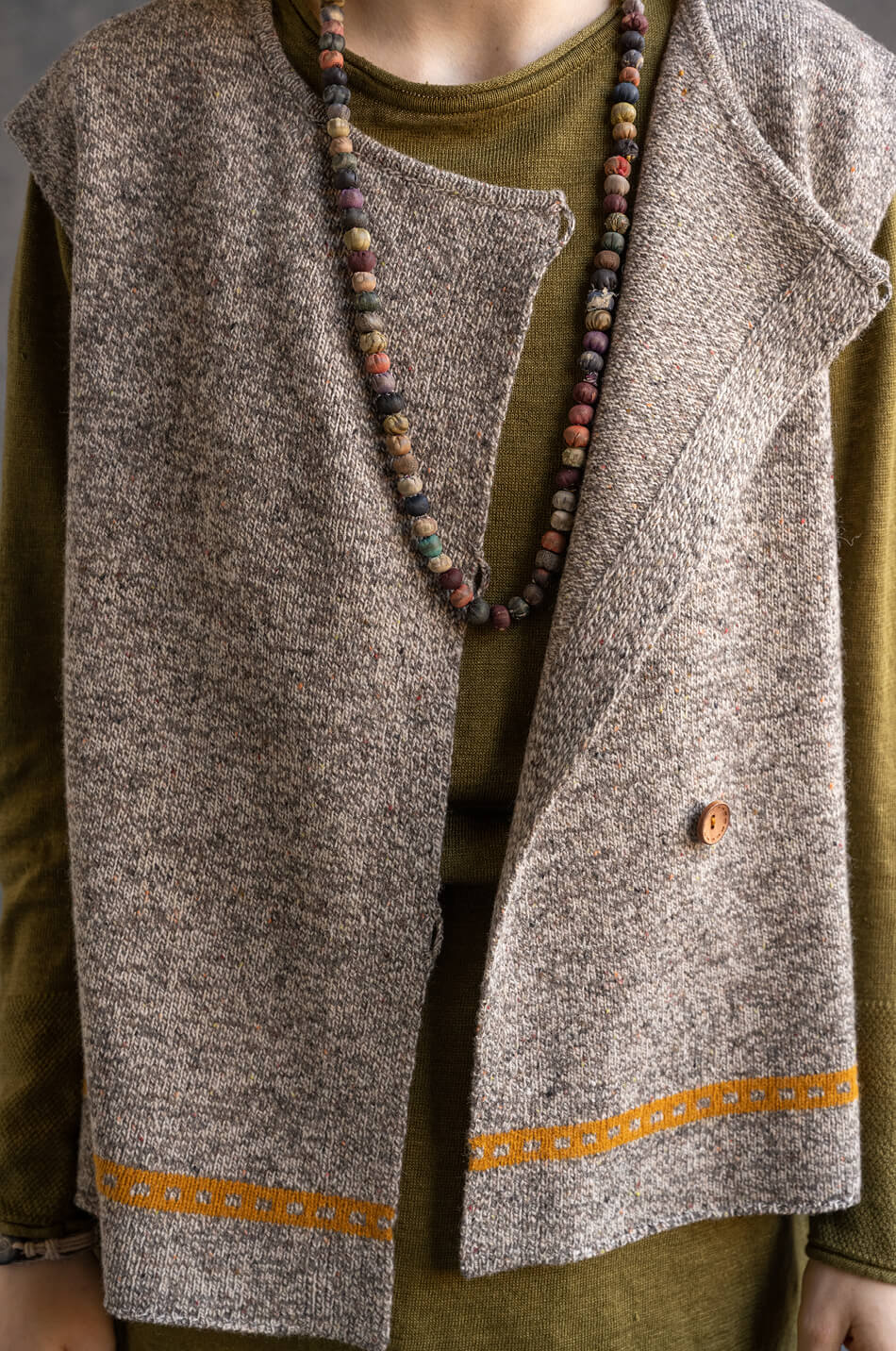 Lambswool/recycled polyamide nep yarn waistcoat