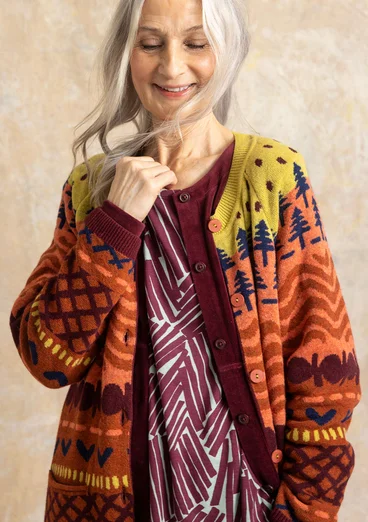 Gemusterte Strickjacke „Luleälven“ aus Lammwolle/Recycling-Wollgemisch - terracotta