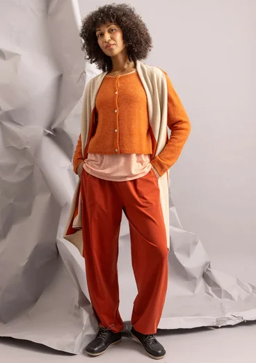 Strikket vest «Ray» i lammeullblanding - brent oransje/lys sand