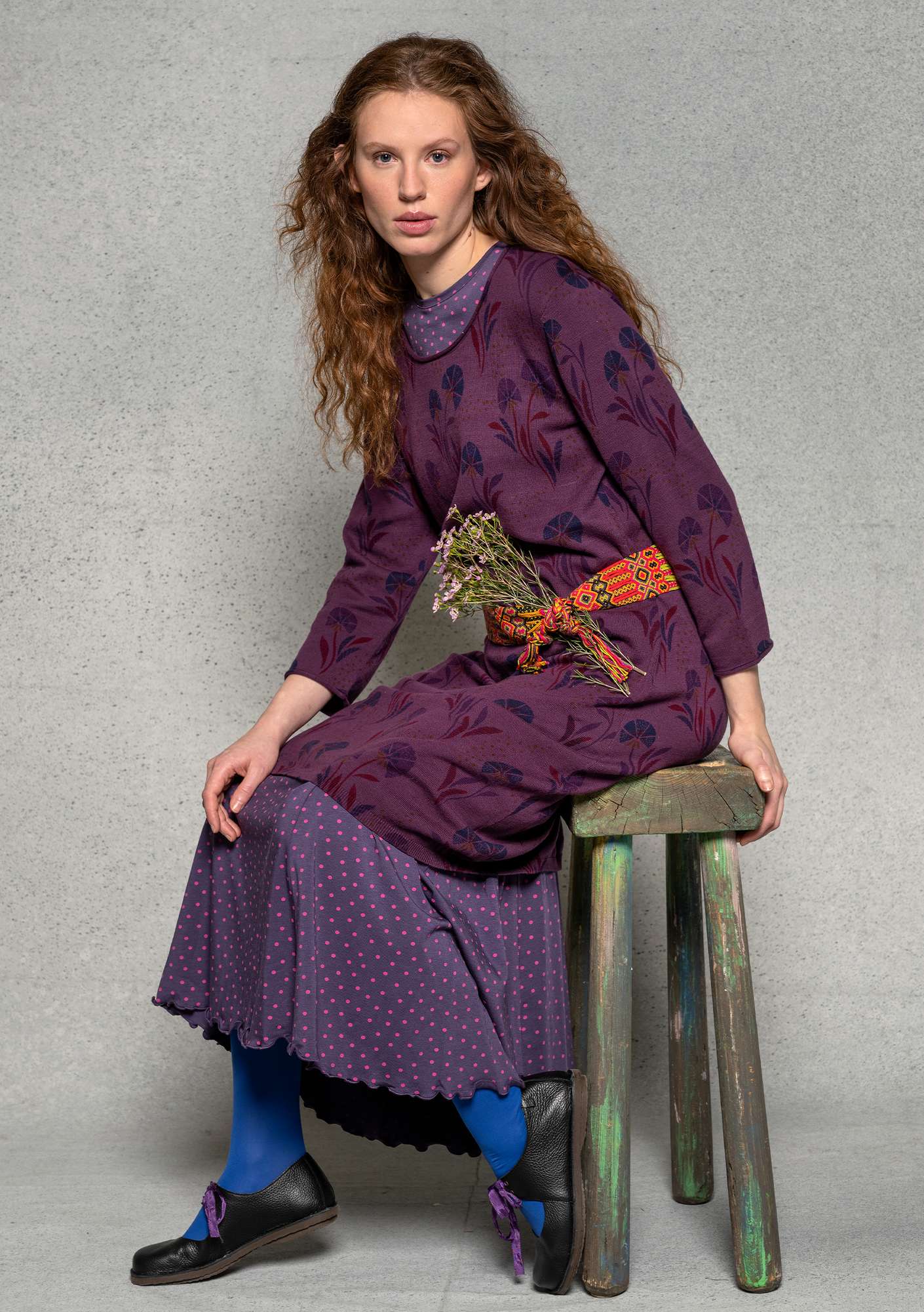 Strikket kjole «Mosippa» i resirkulert bomull gressløk/mønstret