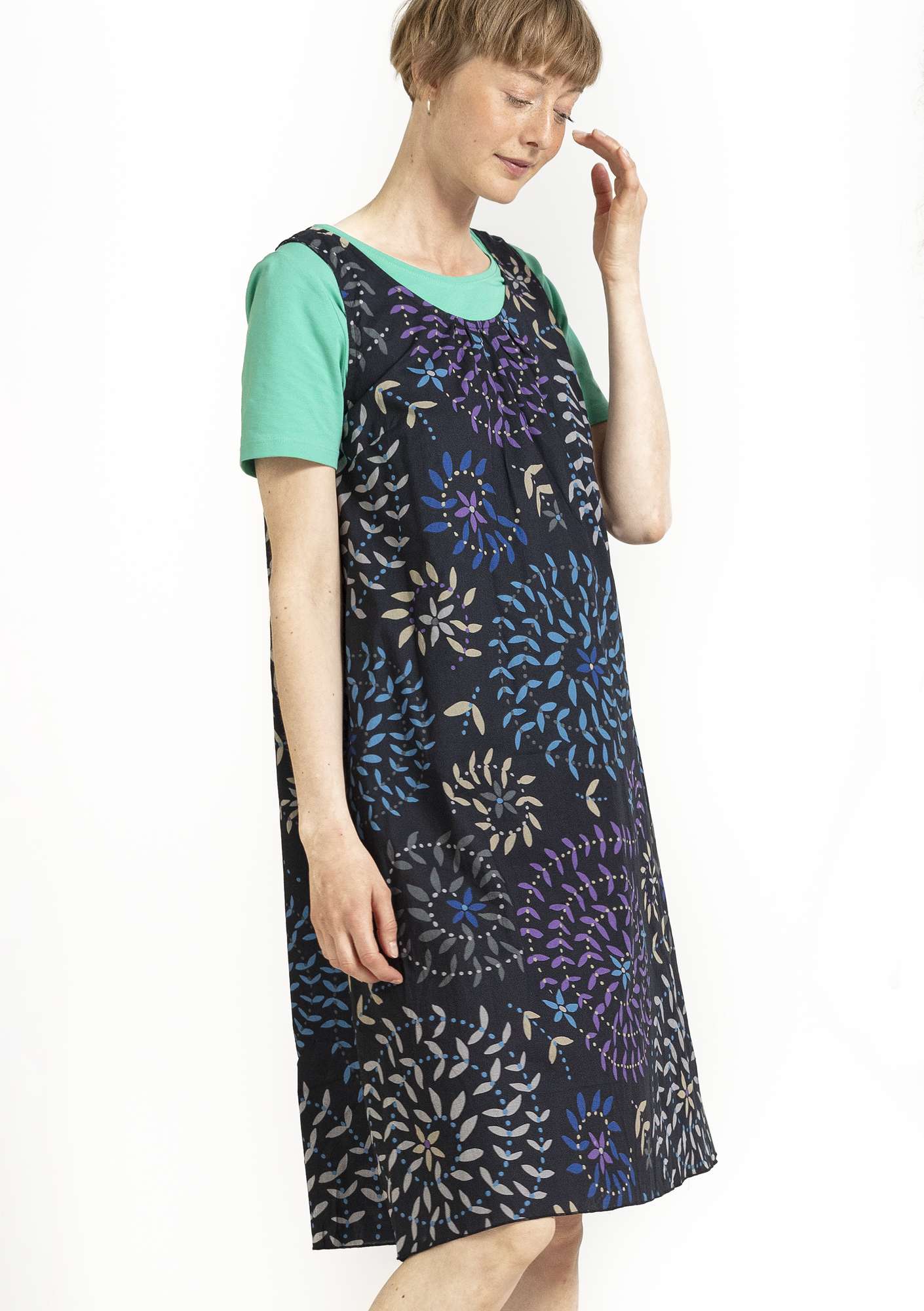 Vävd klänning  Lea  i ekologisk bomull svart/linblå thumbnail
