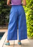 Pantalon tissé "Neela" en coton biologique (bleu brillant L)