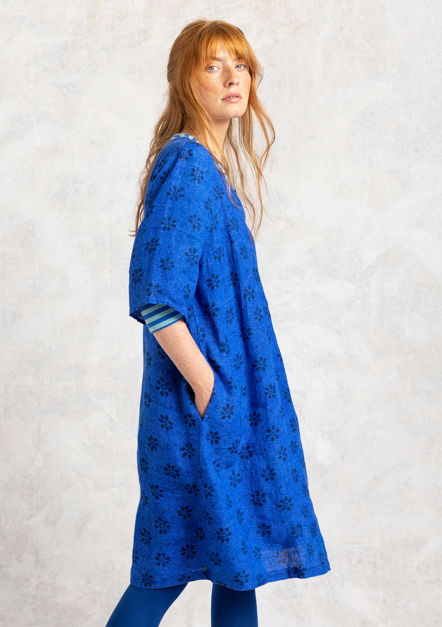 “Ester” dress in woven linen sapphire blue/patterned