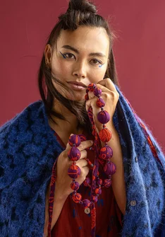 Kette „Zuri“ aus Bio-Baumwolle/Recyclingholz - petunie