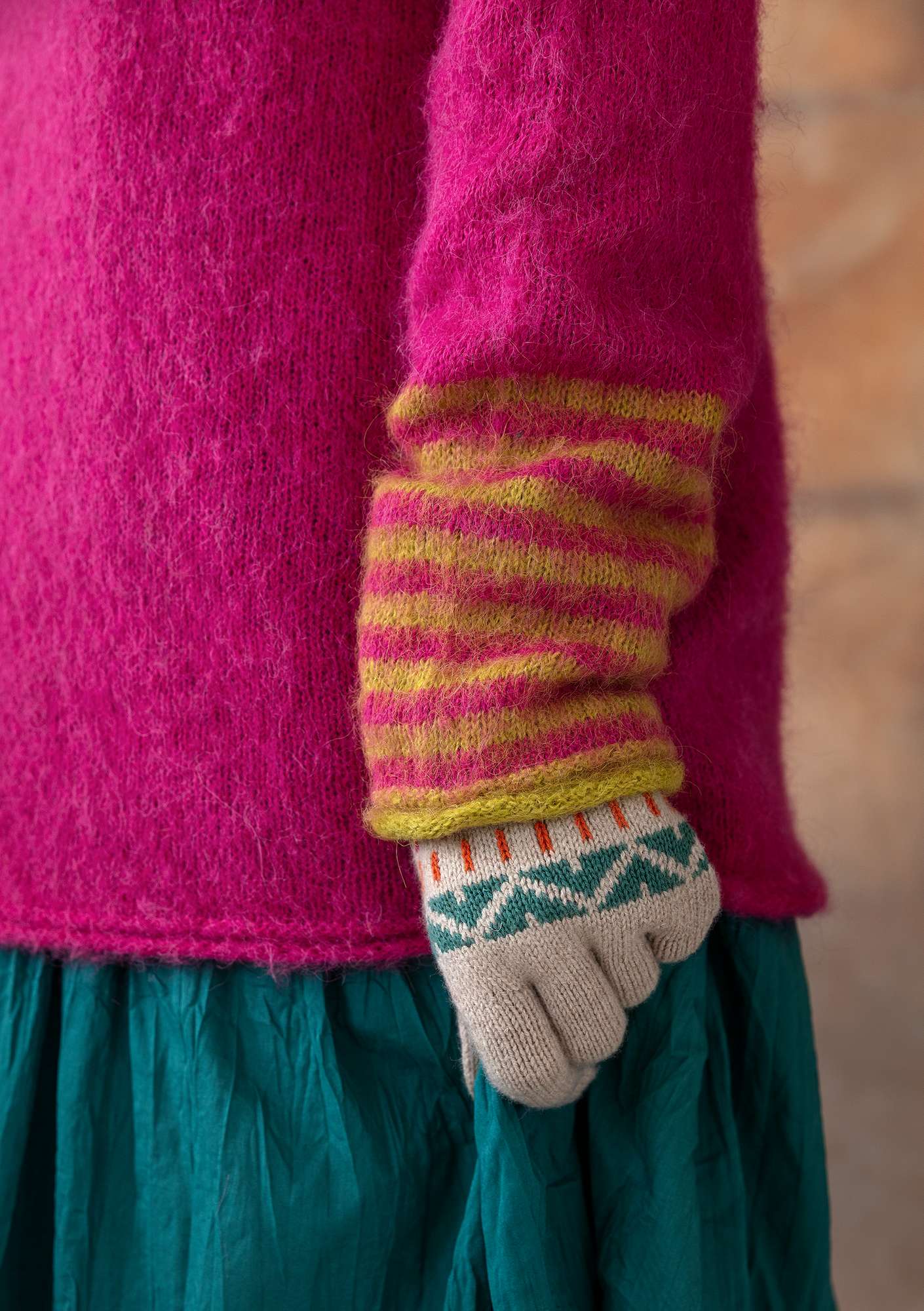 “Caramel” sweater in a brushed alpaca/organic cotton blend cerise