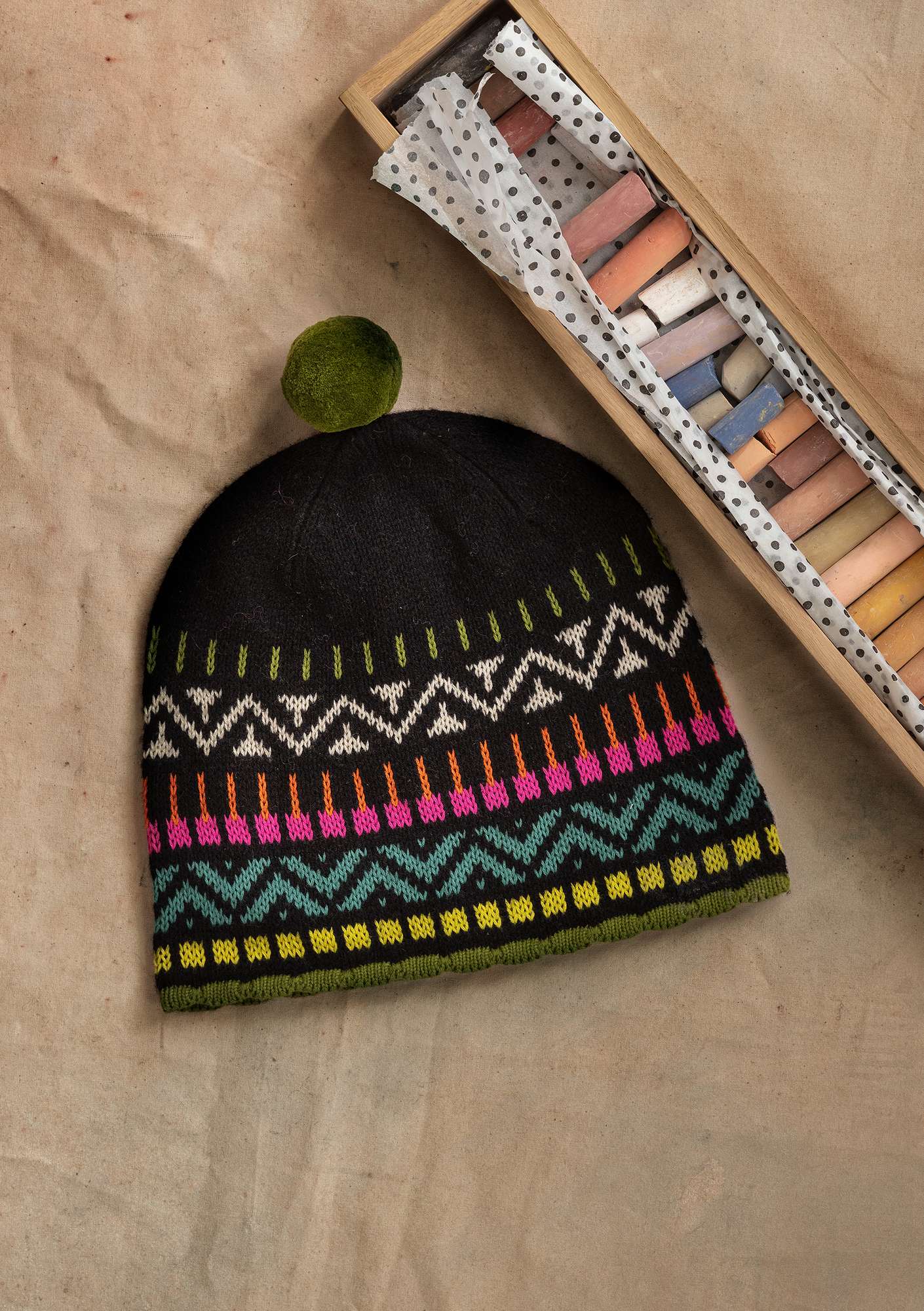 “Strikk” hat in wool/hemp/recycled cotton black thumbnail