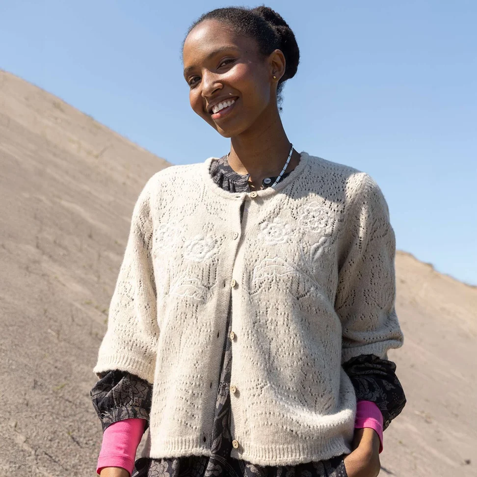 Neuletakki "Shadow” karitsanvillaa - vaalea hiekka