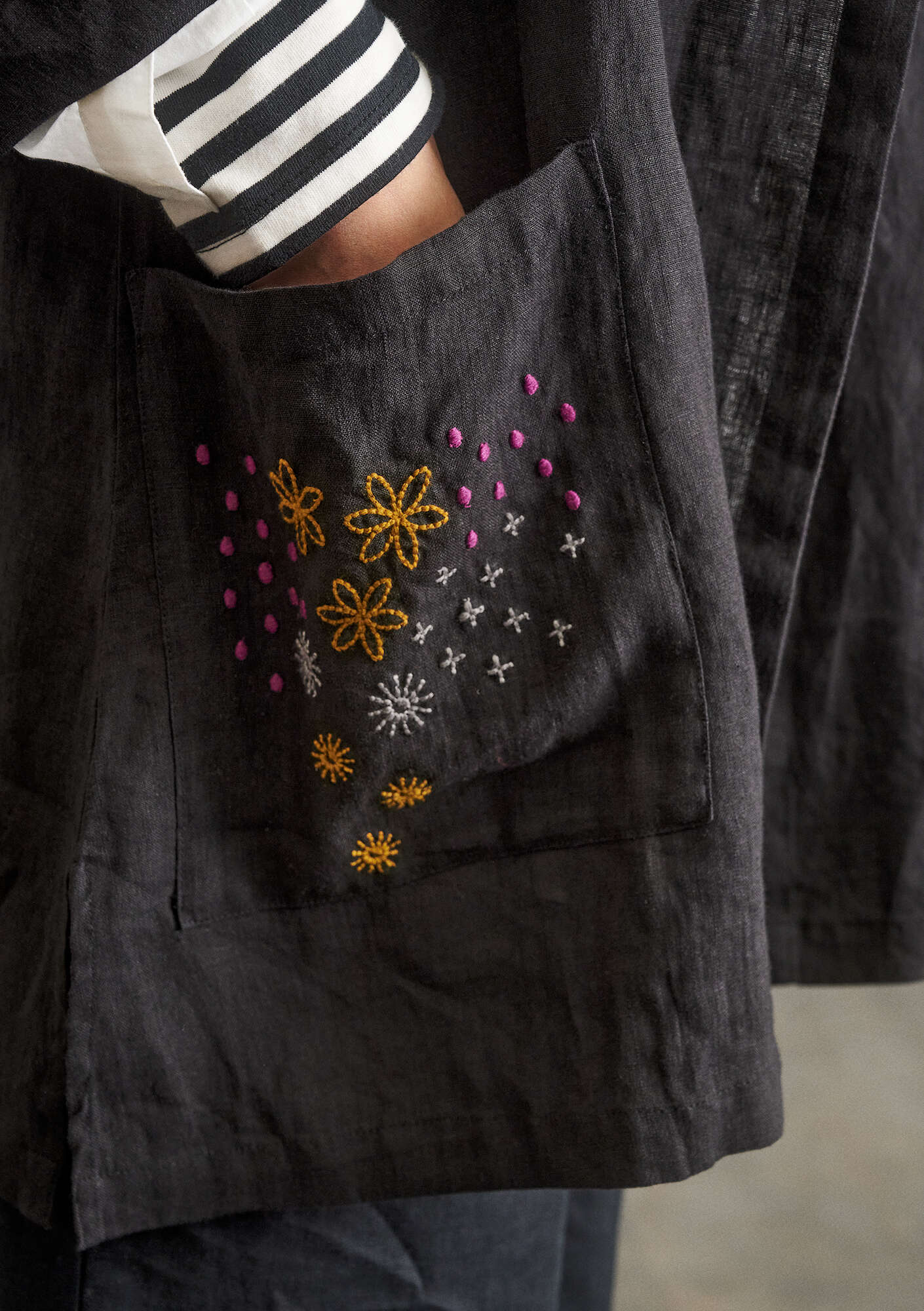 “Ori” woven kimono in linen black thumbnail