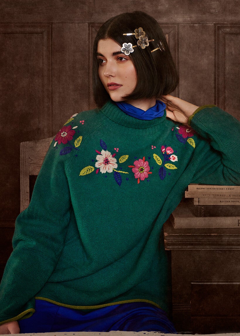 Handbestickter Pullover „Margrethe“ aus Wolle