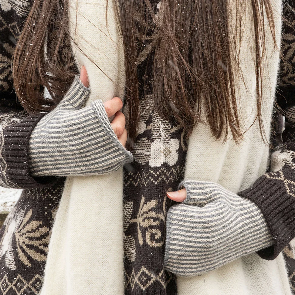 Handstulpen aus Lammwolle/Bio- und Recycling-Baumwolle - grafit-dunkelnatur