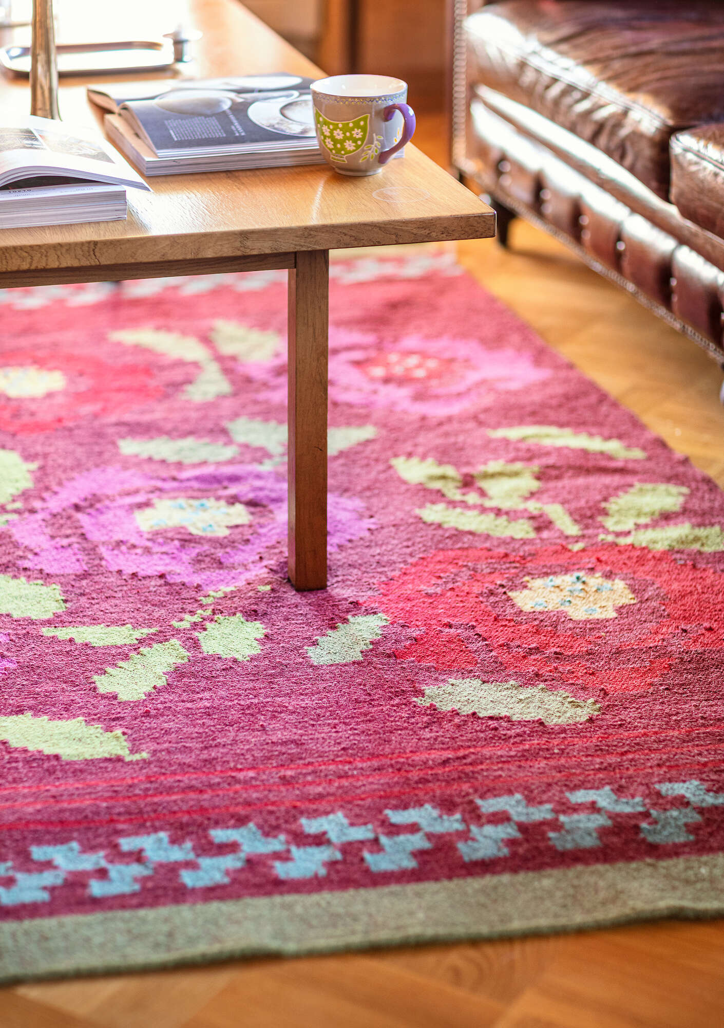 “Majalis” kilim rug in wool cranberry