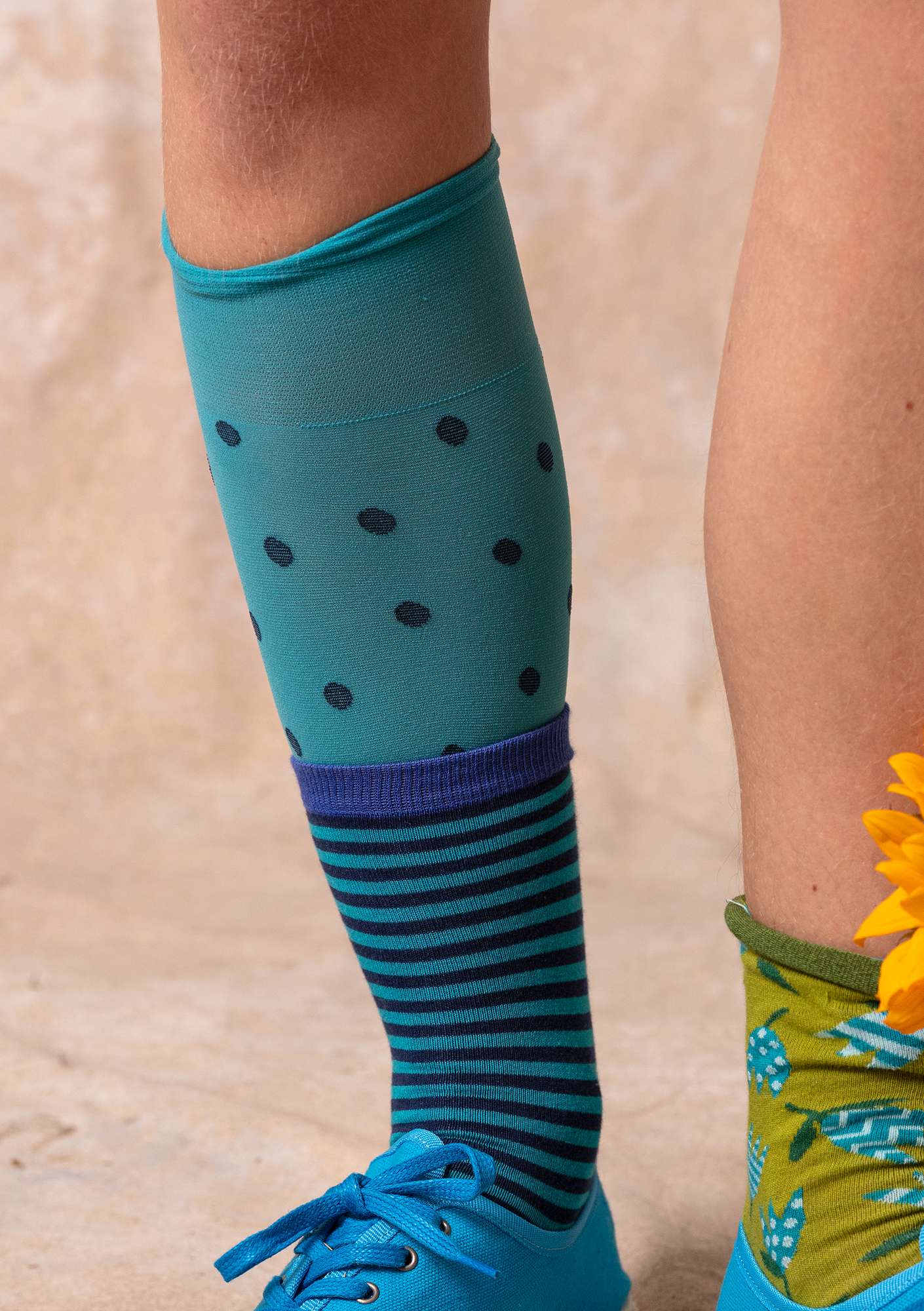 Dotted knee-highs in recycled nylon turquoise
