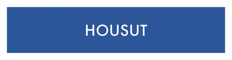 Sininen ruutu, jossa valkoinen teksti ”Housut”. 