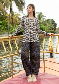 Pantalon tissé "Poesi" en coton biologique - noir